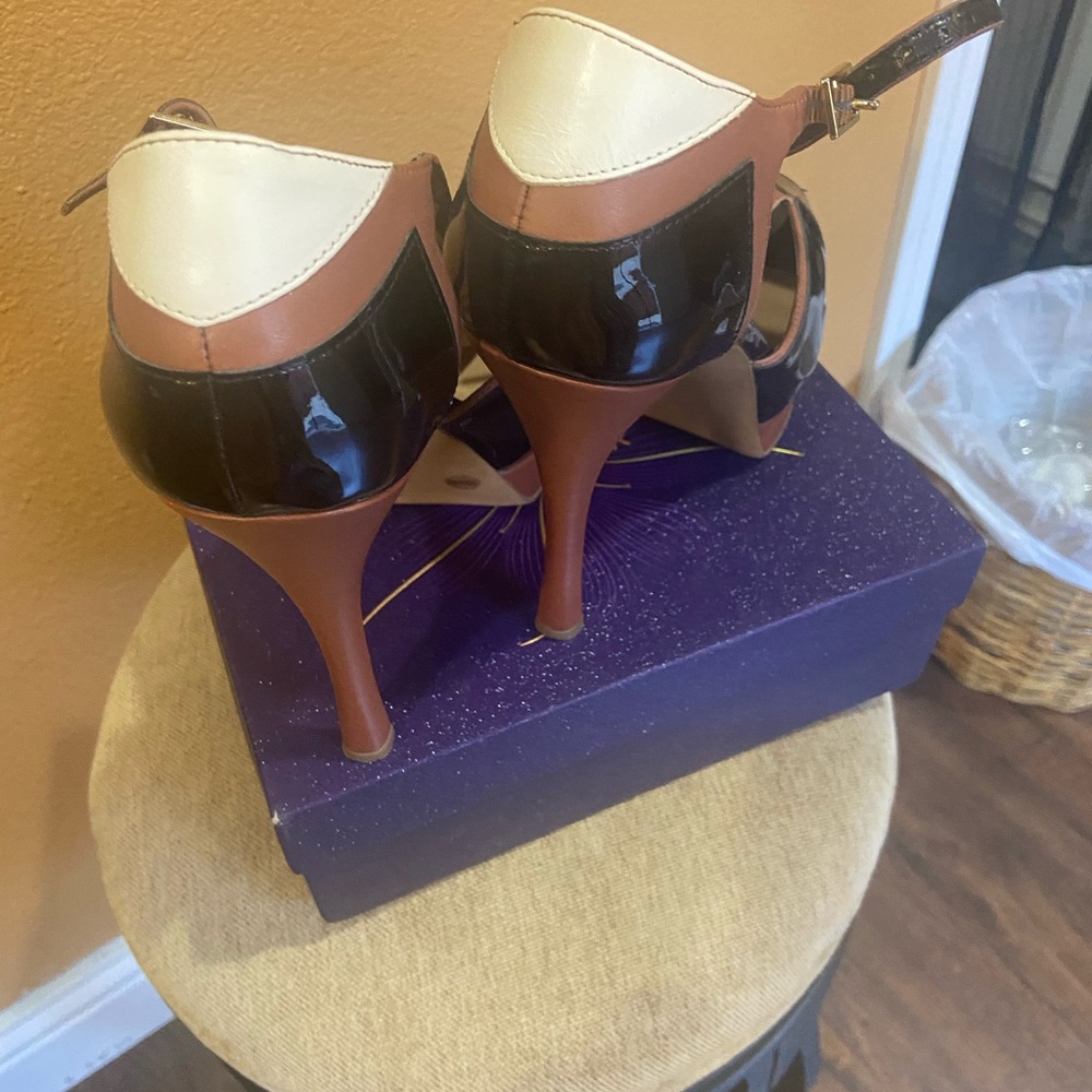 Tri color shoe, lightly worn with platform which makes the comfortable.